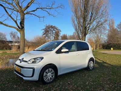 Wit Gebruikt 2016 VW up! move up! Hatchback | € 7.250 (Eerlijke prijs)