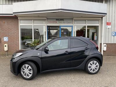 Zwart Occasion 2024 Toyota Aygo X Play SUV | € 17.345 (Goede deal)