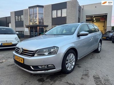 Grijs (metallic) Gebruikt 2011 VW Passat Highline Stationwagen | € 4.950 (Iets duurder)