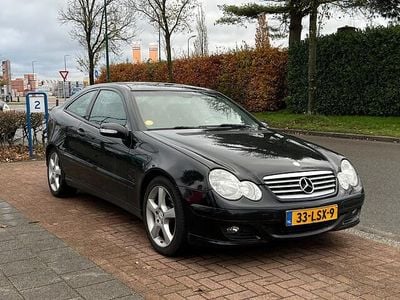 Zwart Gebruikt 2006 Mercedes C220 Coupé | € 2.950 (Iets duurder)