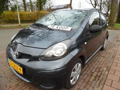 Grijs (metallic) Occasion 2011 Toyota Aygo Comfort Hatchback | € 1.499 (Eerlijke prijs)
