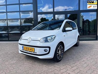 Wit Gebruikt 2015 VW up! high up! Hatchback | € 8.950 (Iets duurder)