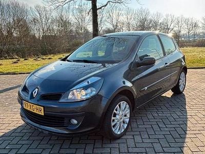 Occasion Renault Clio II 111 PK (81 kW) 2007 Grijs Sedan
