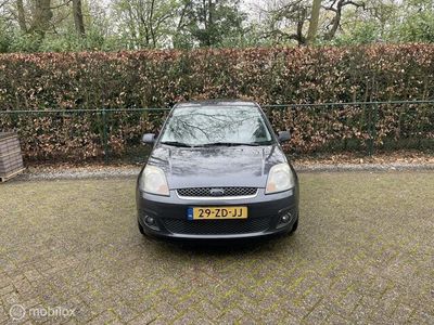 tweedehands Ford Fiesta 1.3-8V Futura XL, airco, elek. ramen, park. sens.