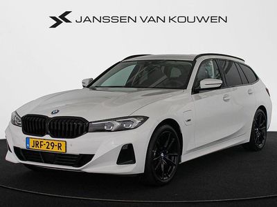 Wit Occasion 2022 BMW 320e Stationwagen | € 31.950 (Eerlijke prijs)