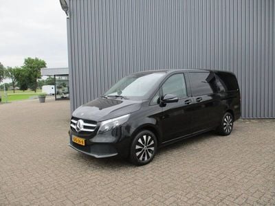 Mercedes V220