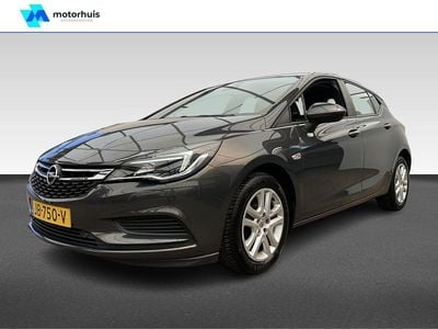 Grijs Gebruikt 2016 Opel Astra Edition Hatchback | € 11.490 (Eerlijke prijs)