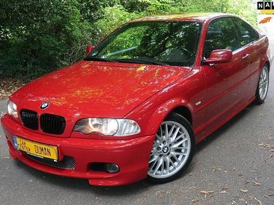 Rood, metallic lak Gebruikt 2002 BMW 320 Executive Coupé | € 16.950