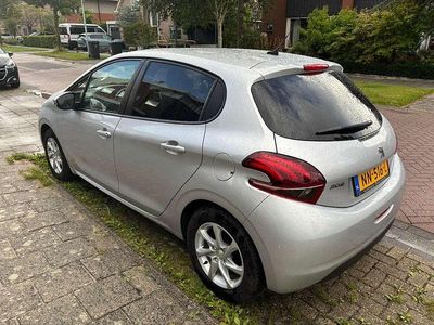 Grijs Occasion 2016 Peugeot 208 Premium Hatchback | € 7.250 (Eerlijke prijs)