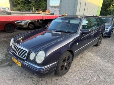 Occasion Mercedes E240 Avantgarde 170 PK (125 kW) 1998 Blauw Stationwagen