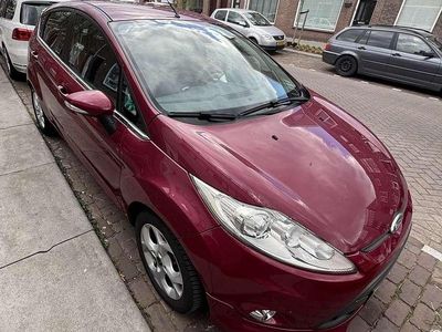 Rood Occasion 2010 Ford Fiesta Ghia Hatchback | € 3.050 (Eerlijke prijs)