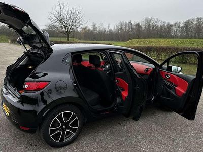 Zwart Occasion 2014 Renault Clio IV Dynamique Hatchback | € 4.299 (Eerlijke prijs)