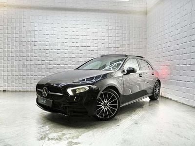Zwart (metallic) Gebruikt 2020 Mercedes A250 AMG Hatchback | € 25.499 (Eerlijke prijs)