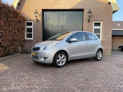 Grijs Occasion 2006 Toyota Yaris Sol Hatchback | € 2.495 (Eerlijke prijs)