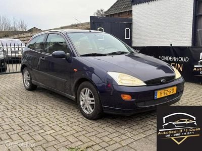 Blauw Gebruikt 2000 Ford Focus Trend Hatchback | € 1.499 (Eerlijke prijs)