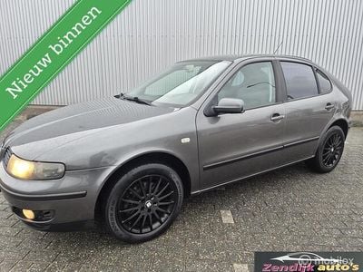Grijs Occasion 2001 Seat Leon Hatchback | € 1.749 (Eerlijke prijs)