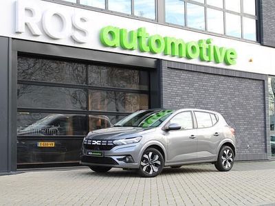 Grijs Occasion 2025 Dacia Sandero Expression Hatchback | € 23.750 (Duur)