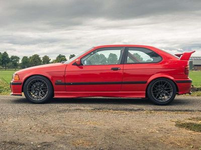 Rood Gebruikt 1998 BMW 330 Executive Hatchback | € 11.900