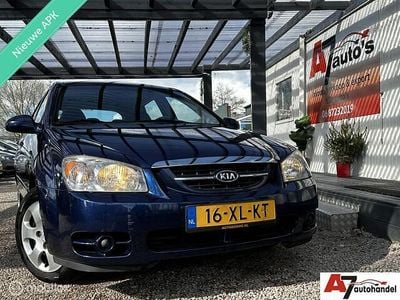 Blauw Occasion 2007 Kia Cerato Hatchback | € 2.499 (Eerlijke prijs)