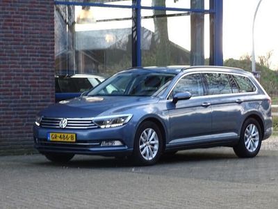 Blauw (metallic) Occasion 2015 VW Passat Comfortline Stationwagen | € 9.950 (Eerlijke prijs)