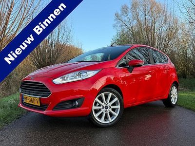 Rood Gebruikt 2015 Ford Fiesta Titanium Hatchback | € 8.888 (Eerlijke prijs)