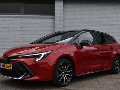Rood (metallic) Gebruikt 2024 Toyota Corolla Plus Stationwagen | € 39.799