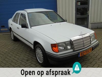 Wit Occasion 1985 Mercedes 200 Sedan | € 8.995