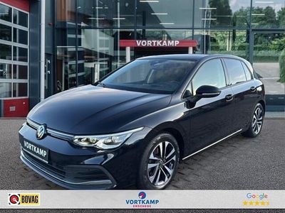 Zwart Gebruikt 2022 VW Golf VIII Active Hatchback | € 28.450 (Eerlijke prijs)