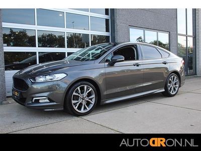 Grijs Gebruikt 2017 Ford Mondeo ST-Line Hatchback | € 14.995 (Eerlijke prijs)