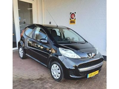Zwart Gebruikt 2010 Peugeot 107 Urban Move Hatchback | € 3.650 (Eerlijke prijs)