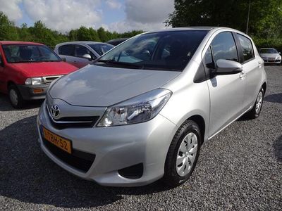 tweedehands Toyota Yaris 1.0 vvt-i now