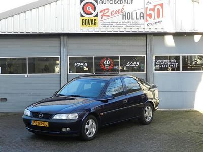 Blauw Occasion 1998 Opel Vectra Hatchback | € 1.940