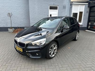 Zwart (metallic) Occasion 2016 BMW 220 Stationwagen | € 9.945 (Super prijs)