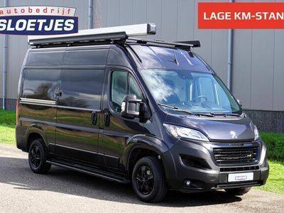 tweedehands Peugeot Boxer 335 2.2 BlueHDi L2H2 Asphalt 165 pk |3.5T |Trekhaak |Imperiaal |Black Edition |Navi |Airco |Cruise |Sensoren |Bluetooth |Betimmering |Topstaat |EURO6-D