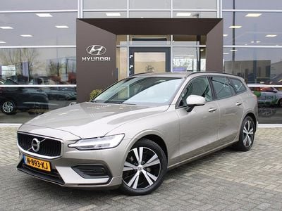 Grijs Occasion 2022 Volvo V60 Momentum Stationwagen | € 28.245 (Super prijs)