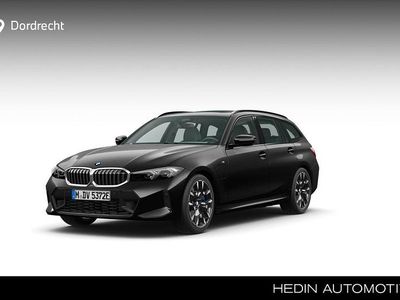 Zwart Nieuw 2025 BMW 330e Comfort Edition Stationwagen | € 71.895 (Goede deal)
