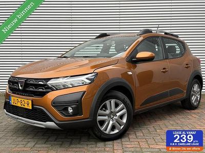 Oranje (metallic) Gebruikt 2021 Dacia Sandero Stepway Hatchback | € 12.950 (Eerlijke prijs)