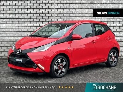 Rood Occasion 2014 Toyota Aygo X-play Hatchback | € 7.945 (Goede deal)