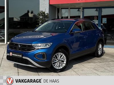 Blauw Gebruikt 2023 VW T-Roc Business SUV | € 28.950 (Goede deal)