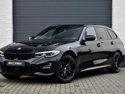 Zwart Occasion 2020 BMW 330 Executive Stationwagen | € 27.950 (Eerlijke prijs)