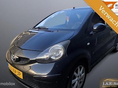 Zwart Gebruikt 2007 Toyota Aygo Hatchback | € 1.750 (Eerlijke prijs)