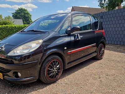 Zwart Gebruikt 2006 Peugeot 1007 MPV | € 1.399