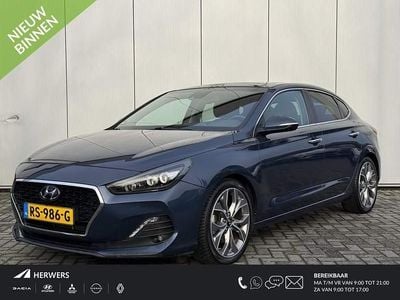 Stargazing blue metallic (sg5) Occasion 2018 Hyundai i30 Premium Hatchback | € 16.935 (Eerlijke prijs)