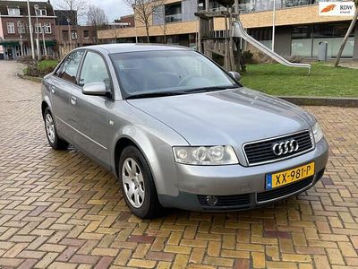 Grijs (metallic) Occasion 2002 Audi A4 Basis Sedan | € 1.450 (Goede deal)