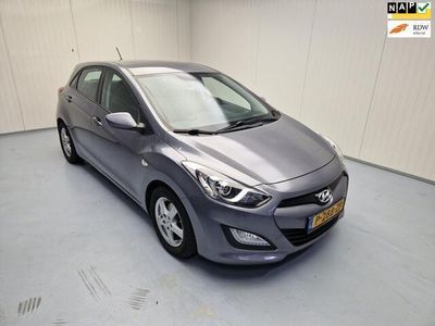 tweedehands Hyundai i30 1.4 Airco Alu Velgen met all Season banden Trekhaa