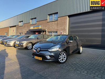 Grijs Occasion 2018 Renault Clio IV Intens Hatchback | € 10.950 (Eerlijke prijs)