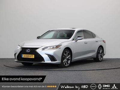 Grijs Occasion 2020 Lexus ES300H Sport Line Sedan | € 38.945 (Goede deal)