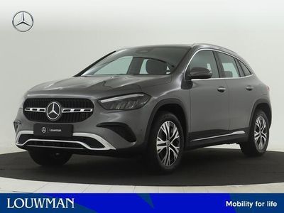 tweedehands Mercedes GLA250 e Star Edition Luxury Line | Trekhaak | USB-pakket plus | Verwarmde stoelen vooraan | GUARD 360° Voertuigbescherming Plus | Dodehoekassistent | Parkeerpakket met achteruitrijcamera | EASY PACK achterklep |