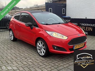 Rood Gebruikt 2014 Ford Fiesta Titanium Hatchback | € 3.350 (Eerlijke prijs)