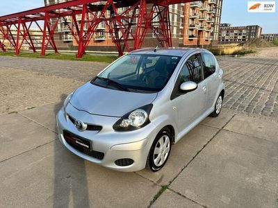Occasion Toyota Aygo 68 PK (50 kW) 2009 Grijs Hatchback